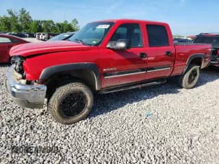 2004 Chevrolet Silverado 2500HD LS с VIN 1GCHK23UX4F261971, выставлен на аукционе Copart как лот 60452135 с пробегом 145 701 миль миль и Списание • Salvage title. История ставок и продаж доступна на DreamBid. Изображение 1.