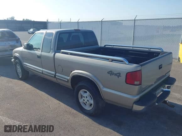 2002 Chevrolet S-10 LS с VIN 1GCDT19W628173077, выставлен на аукционе IAAI как лот 42941426 с пробегом 108 950 миль миль и . История ставок и продаж доступна на DreamBid. Изображение 3.