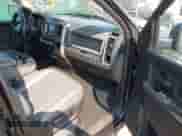 2018 Ram 1500 Tradesman z VIN 1C6RR7FGXJS138605, wystawiony jako IAAI lot #43181683 z przebiegiem 58 905 mil mil oraz . Historia ofert i sprzedaży dostępna na DreamBid. Obrazek 5.