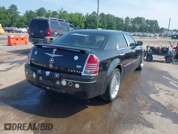 2007 Chrysler 300 Limited с VIN 2C3KA53G07H835960, выставлен на аукционе IAAI как лот 42613055 с пробегом 145 841 миль миль и . История ставок и продаж доступна на DreamBid. Изображение 4.