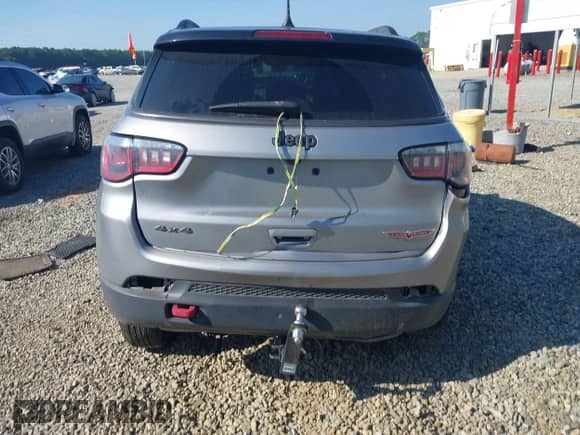 2018 Jeep Compass Trailhawk z VIN 3C4NJDDB9JT169184, wystawiony jako IAAI lot #42989268 z przebiegiem 97 221 mil mil oraz . Historia ofert i sprzedaży dostępna na DreamBid. Obrazek 16.