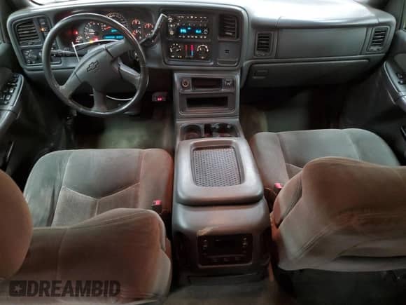 2003 Chevrolet Silverado 2500HD LT z VIN 1GCHK23163F208706, wystawiony jako Copart lot #69022345 z przebiegiem 263 898 mil mil oraz Czysty tytuł • Clean title. Historia ofert i sprzedaży dostępna na DreamBid. Obrazek 8.