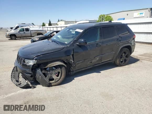 2018 Jeep Grand Cherokee Upland z VIN 1C4RJFAG5JC389933, wystawiony jako Copart lot #63147265 z przebiegiem 83 209 mil mil oraz Szkoda całkowita • Salvage title. Historia ofert i sprzedaży dostępna na DreamBid. Obrazek 1.