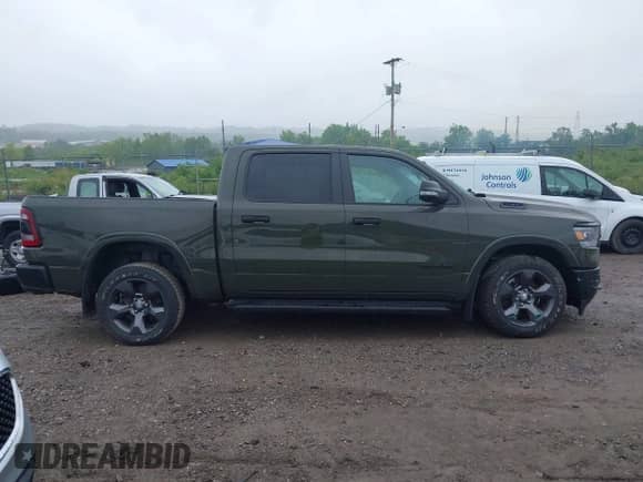 2021 Ram 1500 Lone Star z VIN 1C6SRFFT6MN695393, wystawiony jako IAAI lot #42344282 z przebiegiem 12 796 mil mil oraz . Historia ofert i sprzedaży dostępna na DreamBid. Obrazek 14.