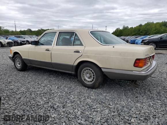 1985 Mercedes-Benz 380 with VIN WDBCA32CXFA177708, listed as a Copart auction lot 57909505 with 128,446 mi miles and Clean title. Bid and sale history available at DreamBid. Image 2.