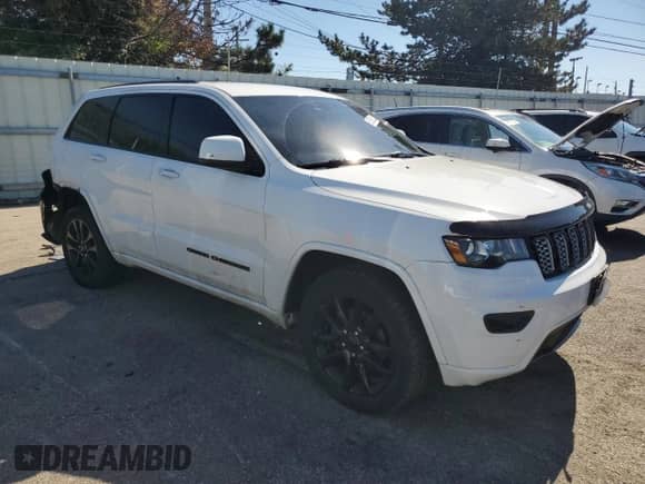 2018 Jeep Grand Cherokee Altitude z VIN 1C4RJFAG1JC211176, wystawiony jako Copart lot #85386285 z przebiegiem 108 565 mil mil oraz Szkoda całkowita • Salvage title. Historia ofert i sprzedaży dostępna na DreamBid. Obrazek 4.