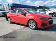 2019 Chevrolet Cruze LT с VIN 1G1BE5SM3K7131983, выставлен на аукционе Copart как лот 71573245 с пробегом 56 227 миль миль и Списание • Salvage title. История ставок и продаж доступна на DreamBid. Изображение 4.