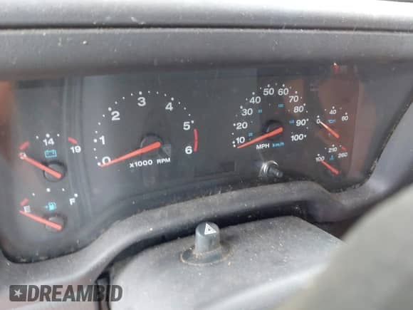 2002 Jeep Wrangler X z VIN 1J4FA39S22P758455, wystawiony jako IAAI lot #43038935 z przebiegiem Nie podano mil oraz . Historia ofert i sprzedaży dostępna na DreamBid. Obrazek 7.