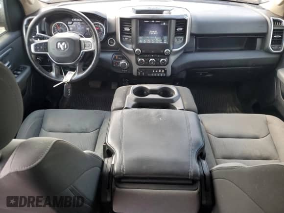 2020 Ram 1500 Big Horn z VIN 1C6SRFMT9LN383893, wystawiony jako Copart lot #71001895 z przebiegiem 100 808 mil mil oraz Szkoda całkowita • Salvage title. Historia ofert i sprzedaży dostępna na DreamBid. Obrazek 8.