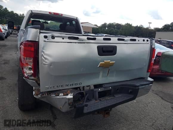 2011 GMC Sierra 1500 z VIN 1GD512CL1BZ326226, wystawiony jako Copart lot #80674485 z przebiegiem 154 813 mil mil oraz Szkoda całkowita • Salvage title. Historia ofert i sprzedaży dostępna na DreamBid. Obrazek 6.