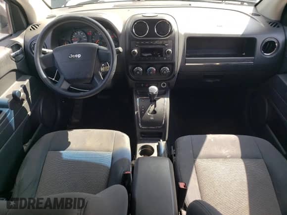 2010 Jeep Compass Sport z VIN 1J4NT1FB0AD659003, wystawiony jako Copart lot #63768104 z przebiegiem 187 670 mil mil oraz Szkoda całkowita • Salvage title. Historia ofert i sprzedaży dostępna na DreamBid. Obrazek 8.