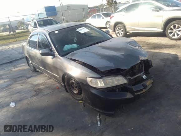 2000 Honda Accord LX с VIN 1HGCG5646YA139573, выставлен на аукционе IAAI как лот 42808020 с пробегом Не указан миль и . История ставок и продаж доступна на DreamBid. Изображение 1.