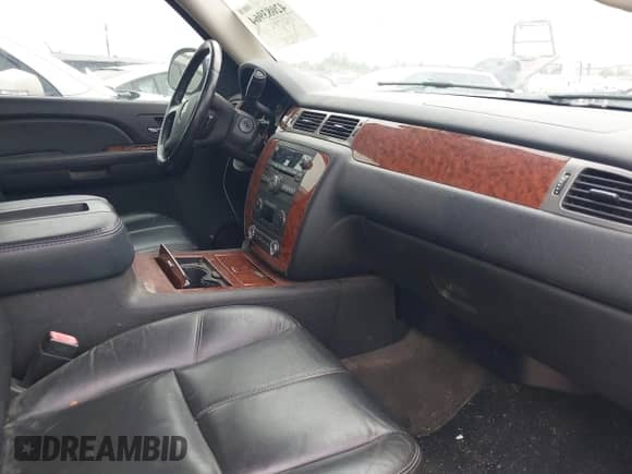 2008 Chevrolet Suburban 3LT с VIN 3GNFC160X8G301260, выставлен на аукционе IAAI как лот 42083964 с пробегом 255 236 миль миль и . История ставок и продаж доступна на DreamBid. Изображение 5.
