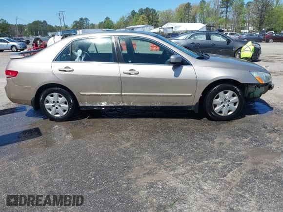 2003 Honda Accord LX with VIN 1HGCM56453A048876, listed as a IAAI auction lot 42035773 with Not provided miles and . Bid and sale history available at DreamBid. Image 14.