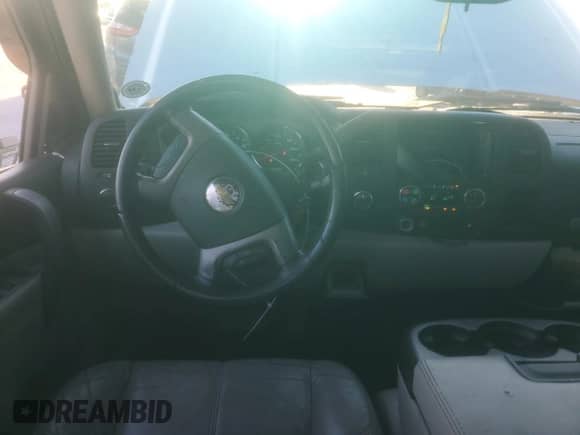 2010 Chevrolet Silverado 1500 LT with VIN 3GCRKSE38AG273099, listed as a Copart auction lot 82939803 with 220,293 mi miles and Salvage title. Bid and sale history available at DreamBid. Image 8.