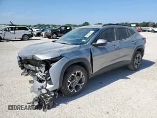 2024 Chevrolet Trax LT с VIN KL77LHE22RC166074, выставлен на аукционе Copart как лот 66842965 с пробегом Не указан миль и Списание • Salvage title. История ставок и продаж доступна на DreamBid. Изображение 1.