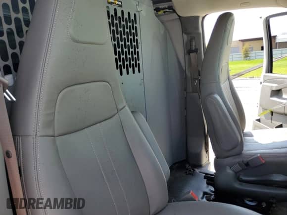 2018 Chevrolet Express Cargo с VIN 1GCWGAFP6J1344881, выставлен на аукционе Copart как лот 86340685 с пробегом 65 097 миль миль и Чистый • Clean title. История ставок и продаж доступна на DreamBid. Изображение 11.