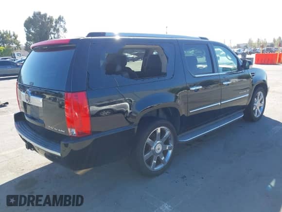 2013 Cadillac Escalade ESV Luxury с VIN 1GYS4HEF2DR279147, выставлен на аукционе IAAI как лот 42882644 с пробегом 150 915 миль миль и . История ставок и продаж доступна на DreamBid. Изображение 4.