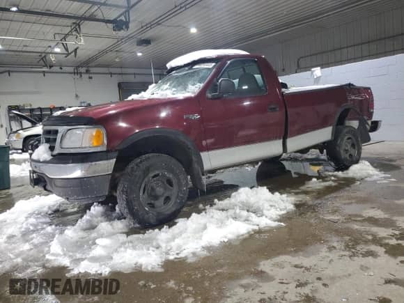 2003 Ford F-150 XL z VIN 1FTRF18233NB03504, wystawiony jako Copart lot #44250445 z przebiegiem 60 902 mil mil oraz Szkoda całkowita • Salvage title. Historia ofert i sprzedaży dostępna na DreamBid. Obrazek 1.