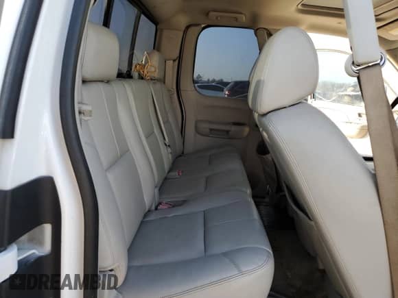 2008 GMC Sierra 1500 z VIN 1GTFK19Y08Z166979, wystawiony jako Copart lot #89889495 z przebiegiem Nie podano mil oraz Szkoda całkowita • Salvage title. Historia ofert i sprzedaży dostępna na DreamBid. Obrazek 10.