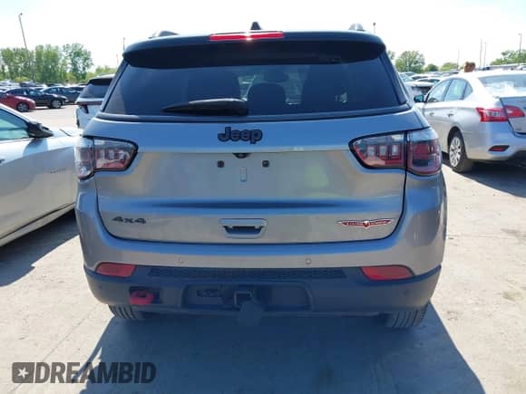 2018 Jeep Compass Trailhawk z VIN 3C4NJDDB9JT272864, wystawiony jako IAAI lot #42284940 z przebiegiem Nie podano mil oraz . Historia ofert i sprzedaży dostępna na DreamBid. Obrazek 15.