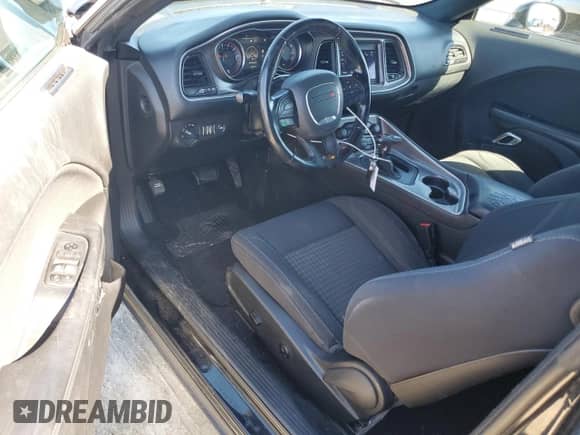 2019 Dodge Challenger SXT с VIN 2C3CDZAG2KH656429, выставлен на аукционе Copart как лот 82194275 с пробегом 107 781 миль миль и Списание • Salvage title. История ставок и продаж доступна на DreamBid. Изображение 8.