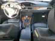 2007 BMW 3 Series 335i z VIN WBAWL73517PX49387, wystawiony jako Copart lot #71611705 z przebiegiem 81 292 mil mil oraz Szkoda całkowita • Salvage title. Historia ofert i sprzedaży dostępna na DreamBid. Obrazek 8.