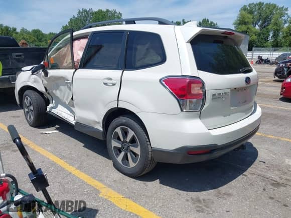 2018 Subaru Forester Premium z VIN JF2SJAGC9JH465554, wystawiony jako IAAI lot #42656773 z przebiegiem Nie podano mil oraz . Historia ofert i sprzedaży dostępna na DreamBid. Obrazek 3.