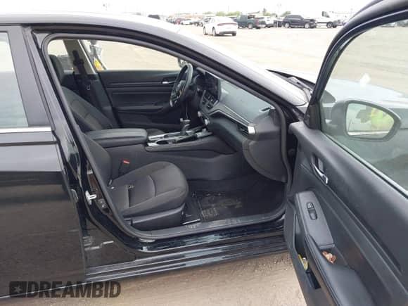 2024 Nissan Altima SV with VIN 1N4BL4DV9RN307086, listed as a IAAI auction lot 42840683 with 24,598 mi miles and . Bid and sale history available at DreamBid. Image 5.