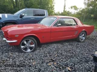 1966 Ford Mustang z VIN 6R07A104047, wystawiony jako Copart lot #64272065 z przebiegiem Nie podano mil oraz Szkoda całkowita • Salvage title. Historia ofert i sprzedaży dostępna na DreamBid. Obrazek 1.