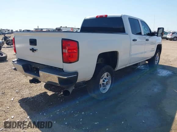 2015 Chevrolet Silverado 2500HD Work Truck z VIN 1GC1KUE81FF569806, wystawiony jako IAAI lot #42896050 z przebiegiem 160 673 mil mil oraz . Historia ofert i sprzedaży dostępna na DreamBid. Obrazek 4.