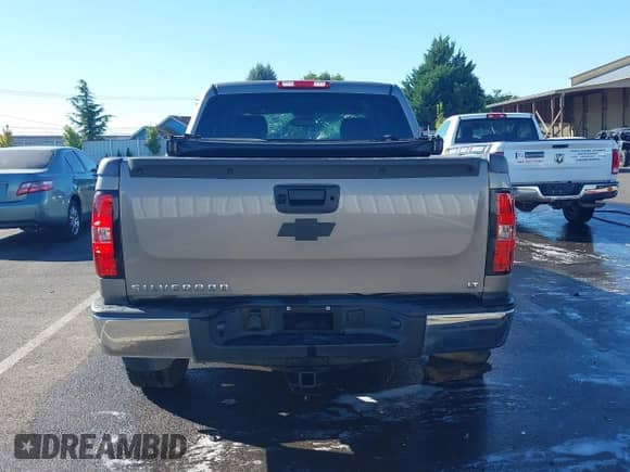 2013 Chevrolet Silverado 1500 LT with VIN 3GCPKSE76DG110112, listed as a IAAI auction lot 43230340 with 179,692 mi miles and . Bid and sale history available at DreamBid. Image 16.