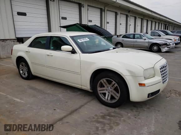 2007 Chrysler 300 Touring с VIN 2C3KA53G77H745172, выставлен на аукционе Copart как лот 60196535 с пробегом 132 223 миль миль и На запчасти • Non repairable. История ставок и продаж доступна на DreamBid. Изображение 4.