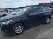 2021 Chevrolet Traverse LS z VIN 1GNERFKW0MJ244559, wystawiony jako IAAI lot #42461606 z przebiegiem 51 923 mil mil oraz . Historia ofert i sprzedaży dostępna na DreamBid. Obrazek 2.