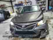 2021 Toyota Camry SE z VIN 4T1G11AK3MU580503, wystawiony jako Copart lot #58383895 z przebiegiem 52 516 mil mil oraz Szkoda całkowita • Salvage title. Historia ofert i sprzedaży dostępna na DreamBid. Obrazek 5.