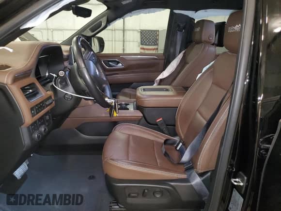 2024 Chevrolet Suburban High Country с VIN 1GNSKGKL1RR260099, выставлен на аукционе Copart как лот 80711535 с пробегом 14 601 миль миль и Списание • Salvage title. История ставок и продаж доступна на DreamBid. Изображение 7.