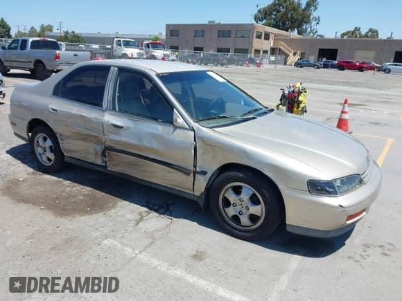 1995 Honda Accord LX с VIN 1HGCD5634SA057428, выставлен на аукционе IAAI как лот 42654942 с пробегом 179 898 миль миль и . История ставок и продаж доступна на DreamBid. Изображение 1.