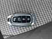 2018 Hyundai Kona SEL z VIN KM8K2CAA1JU183426, wystawiony jako IAAI lot #43394507 z przebiegiem 76 961 mil mil oraz . Historia ofert i sprzedaży dostępna na DreamBid. Obrazek 11.