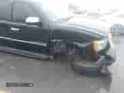 2009 Chevrolet Suburban LTZ z VIN 1GNFC36J59R199615, wystawiony jako IAAI lot #41505935 z przebiegiem 225 928 mil mil oraz . Historia ofert i sprzedaży dostępna na DreamBid. Obrazek 6.