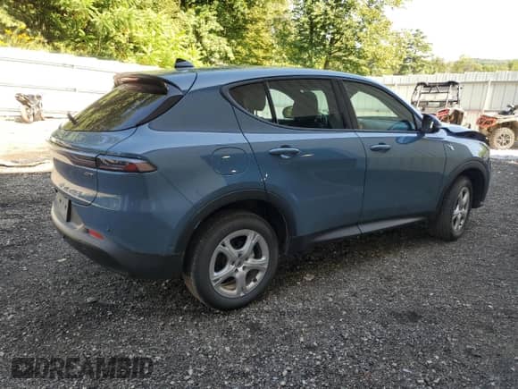 2024 Dodge Hornet GT Plus with VIN ZACNDFBN6R3A16773, listed as a Copart auction lot 70876125 with 3,327 mi miles and Salvage title. Bid and sale history available at DreamBid. Image 3.