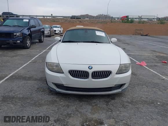 2007 BMW Z4 3.0si с VIN 4USBU53597LX02452, выставлен на аукционе IAAI как лот 41788102 с пробегом 196 971 миль миль и . История ставок и продаж доступна на DreamBid. Изображение 12.