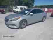 2015 Hyundai Sonata SE z VIN 5NPE24AF3FH224501, wystawiony jako IAAI lot #43385377 z przebiegiem 226 470 mil mil oraz . Historia ofert i sprzedaży dostępna na DreamBid. Obrazek 2.