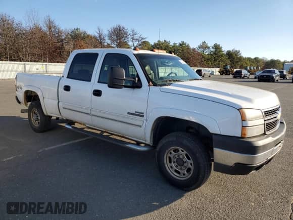 2006 Chevrolet Silverado 2500HD LT1 z VIN 1GCHK23D26F196410, wystawiony jako Copart lot #89073185 z przebiegiem 491 323 mil mil oraz Czysty tytuł • Clean title. Historia ofert i sprzedaży dostępna na DreamBid. Obrazek 4.