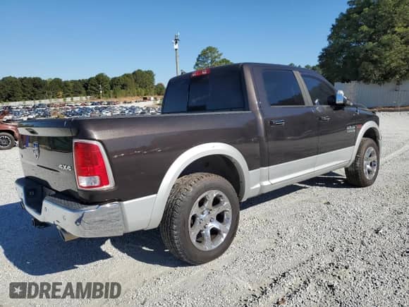 2016 Ram 1500 Laramie z VIN 1C6RR7NM3GS235337, wystawiony jako Copart lot #86808775 z przebiegiem 149 332 mil mil oraz Czysty tytuł • Clean title. Historia ofert i sprzedaży dostępna na DreamBid. Obrazek 3.