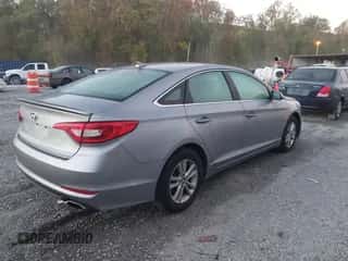 2016 Hyundai Sonata SE с VIN 5NPE24AF1GH305286, выставлен на аукционе IAAI как лот 43438911 с пробегом 88 495 миль миль и . История ставок и продаж доступна на DreamBid. Изображение 4.