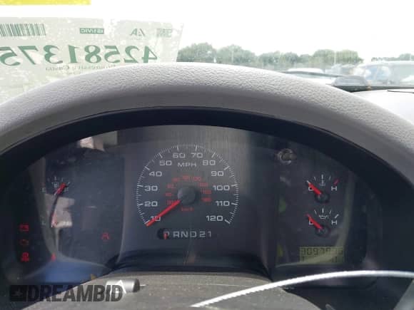 2006 Ford F-150 XL z VIN 1FTRF12W86KB54661, wystawiony jako IAAI lot #42581375 z przebiegiem 309 793 mil mil oraz . Historia ofert i sprzedaży dostępna na DreamBid. Obrazek 7.