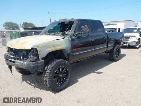 2002 Chevrolet Silverado 1500HD LS z VIN 1GCGK13U22F165304, wystawiony jako IAAI lot #42410355 z przebiegiem Nie podano mil oraz . Historia ofert i sprzedaży dostępna na DreamBid. Obrazek 2.