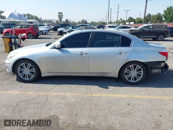 2010 Hyundai Genesis z VIN KMHGC4DE0AU081090, wystawiony jako IAAI lot #42963413 z przebiegiem 198 466 mil mil oraz . Historia ofert i sprzedaży dostępna na DreamBid. Obrazek 14.