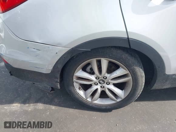 2013 Hyundai Santa Fe Sport with VIN 5XYZW3LA6DG001939, listed as a IAAI auction lot 43048039 with 180,925 mi miles and . Bid and sale history available at DreamBid. Image 6.