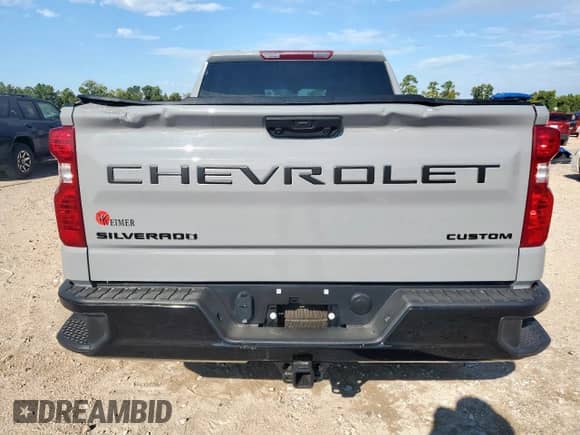 2024 Chevrolet Silverado 1500 Custom Trail Boss z VIN 3GCPDCEK2RG197468, wystawiony jako Copart lot #83947465 z przebiegiem Nie podano mil oraz Szkoda całkowita • Salvage title. Historia ofert i sprzedaży dostępna na DreamBid. Obrazek 6.